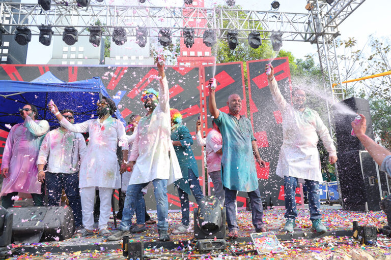 holi-11