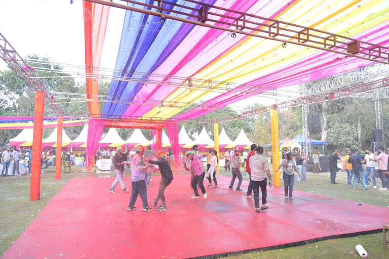 holi-12